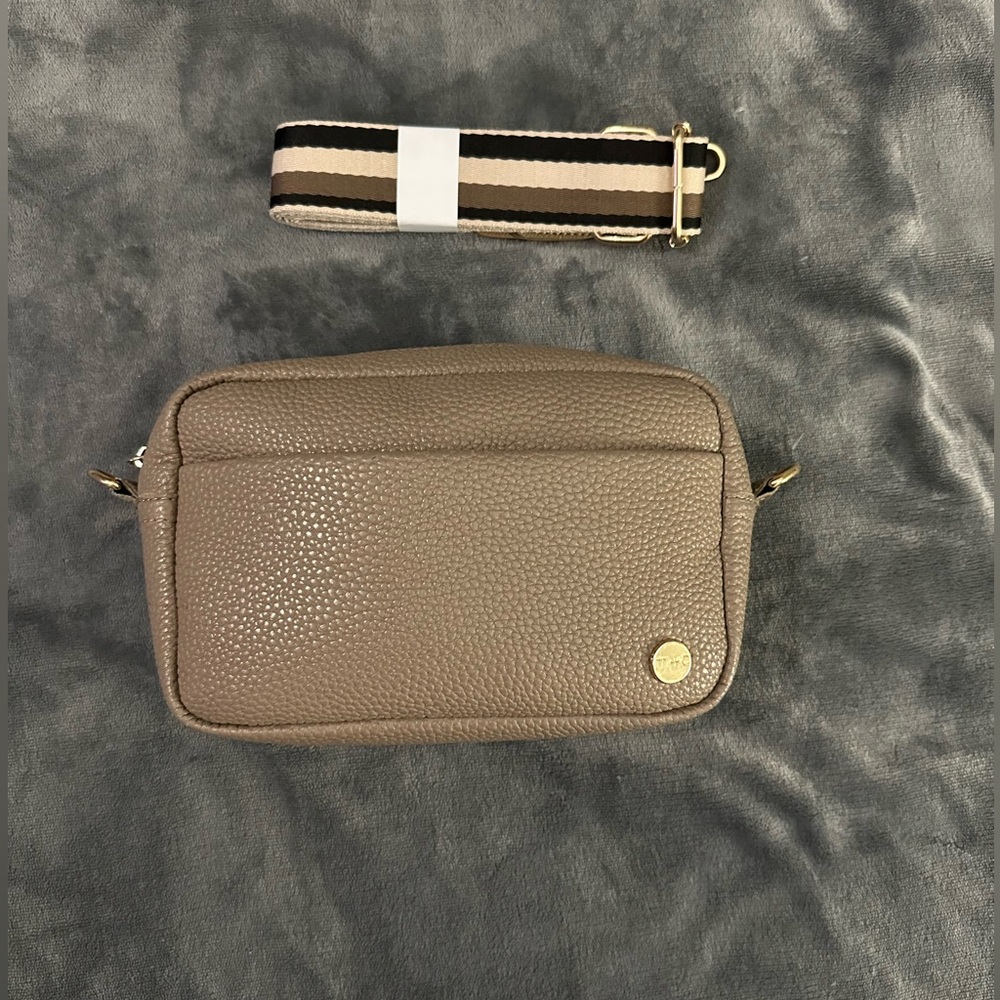 Modern+Chic Willow Convertible Crossbody Bag in Taupe Gently Used/Great Shape